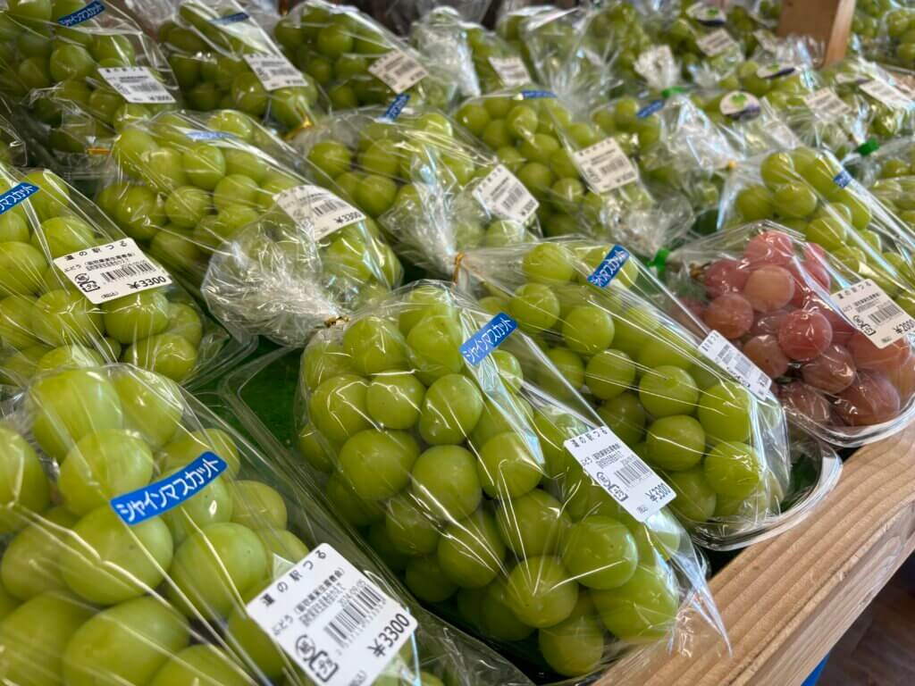 道の駅つるで販売しているシャインマスカット