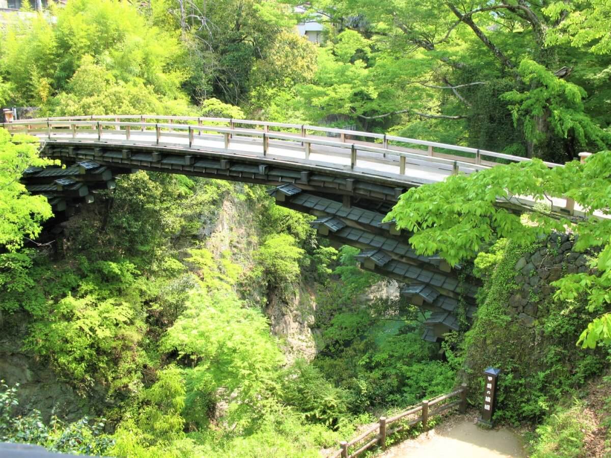 山梨の「猿橋」を観光！歴史や名前の由来、周辺施設もご紹介